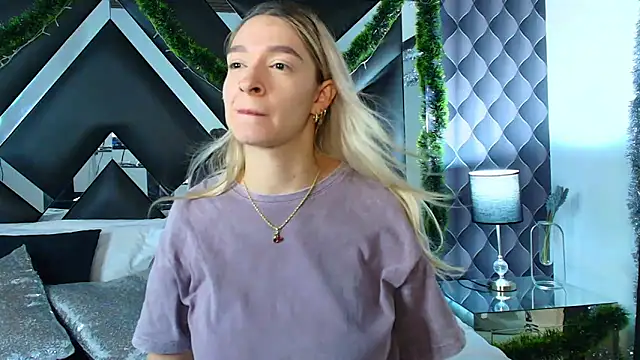 Snapshot of victoriaa_lee_ chatting on December 9, 7:29 pm victoriaa lee online show from December 9, 7:29 pm