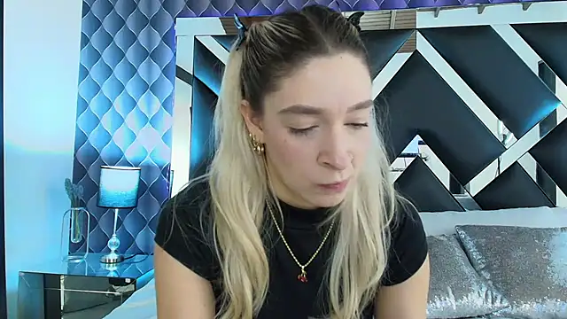 Snapshot of victoriaa_lee_ chatting on January 12, 6:59 pm victoriaa lee online show from January 12, 6:59 pm