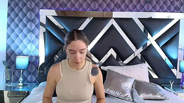 Snapshot of victoriaa_lee_ chatting on February 10, 7:17 pm victoriaa lee online show from February 10, 7:17 pm