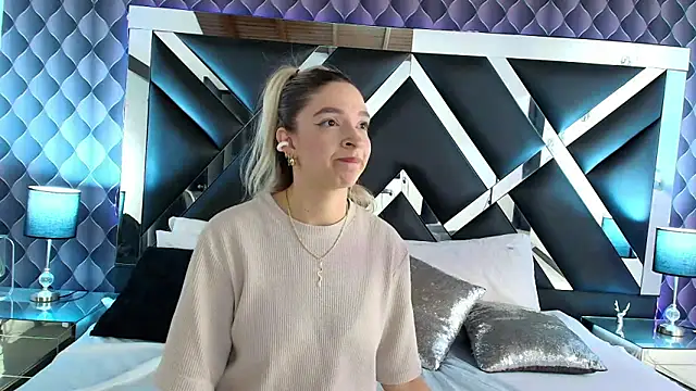 Snapshot of victoriaa_lee_ chatting on February 20, 6:57 pm victoriaa lee online show from February 20, 6:57 pm