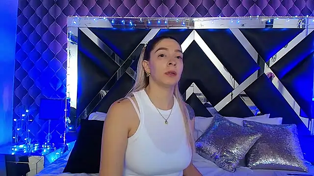 victoriaa lee  online show from January 5, 8:01 pm