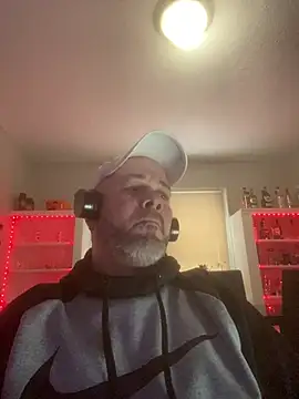 Snapshot of Cristian-Brayan chatting on February 9, 1:35 pm Cristian-Brayan online show from February 9, 1:35 pm