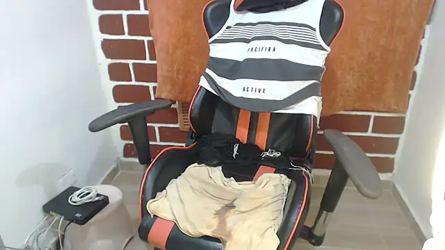 Snapshot of Valentina_lara01 chatting on December 3, 8:49 am Valentina lara01 online show from December 3, 8:49 am