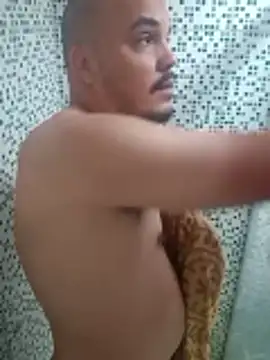 Snapshot of RobertoBuzios22 chatting on January 4, 10:34 pm RobertoBuzios22 online show from January 4, 10:34 pm