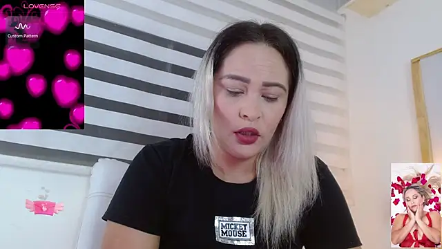 WANDAFOXX1 online show from March 13, 2:49 am