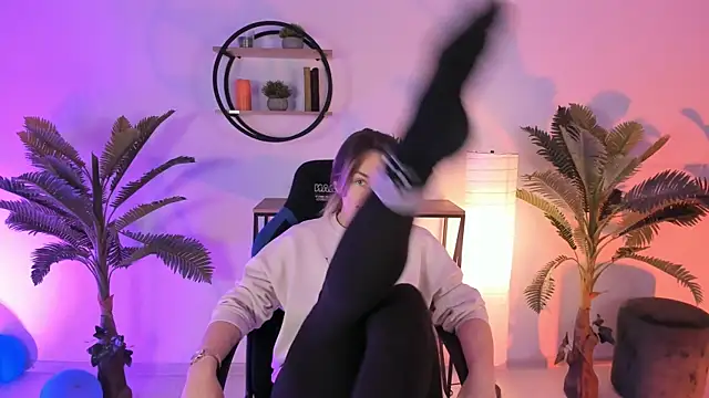 RebeccaMartinez online show from January 11, 8:11 am