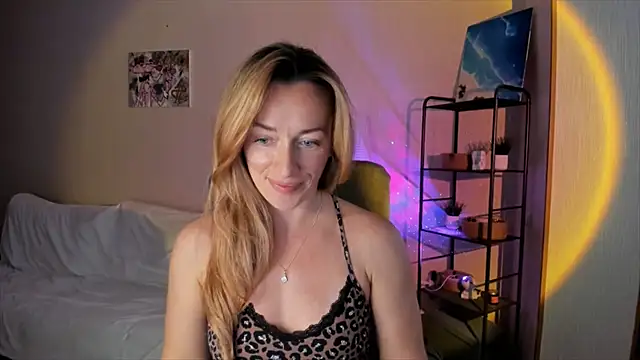 RebeccaMartinez online show from October 11, 10:47 am