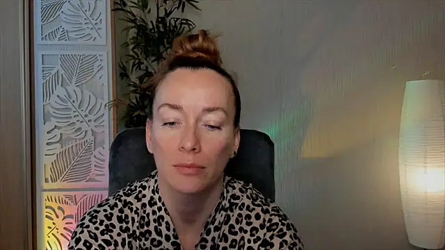 Snapshot of RebeccaMartinez chatting on April 28, 4:50 am RebeccaMartinez online show from April 28, 4:50 am