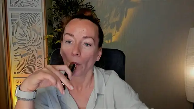 Snapshot of RebeccaMartinez chatting on June 5, 10:43 am RebeccaMartinez online show from June 5, 10:43 am