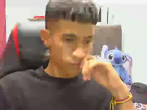 Snapshot of Angelstripboy chatting on April 25, 5:43 pm Angelstripboy online show from April 25, 5:43 pm