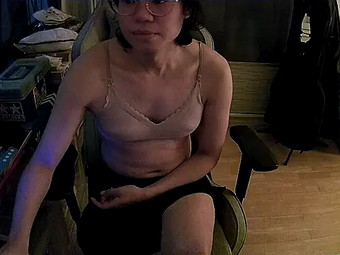 swimsuitloves online show from March 30, 11:06 pm