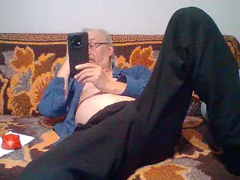 Snapshot of cumloverboyxx69 chatting on February 5, 7:31 pm cumloverboyxx69 online show from February 5, 7:31 pm