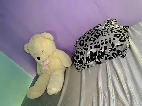 katie white online show from February 26, 11:09 am