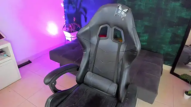 Snapshot of BellaFlaming chatting on January 14, 2:22 pm BellaFlaming online show from January 14, 2:22 pm