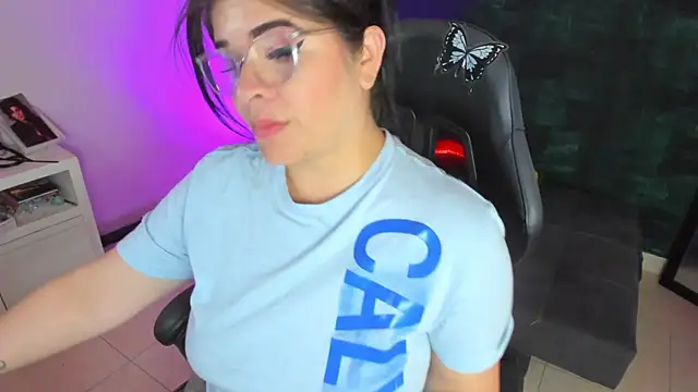 Snapshot of BellaFlaming chatting on January 16, 4:39 pm BellaFlaming online show from January 16, 4:39 pm