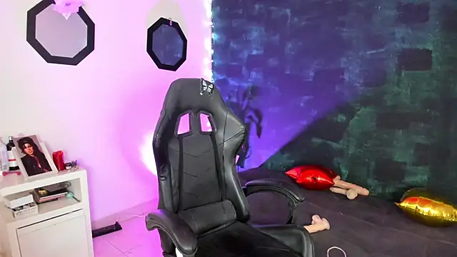 Snapshot of BellaFlaming chatting on January 20, 6:10 pm BellaFlaming online show from January 20, 6:10 pm