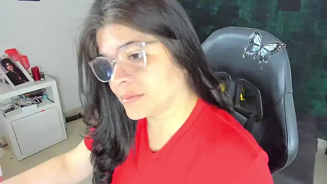 Snapshot of BellaFlaming chatting on February 1, 11:21 am BellaFlaming online show from February 1, 11:21 am