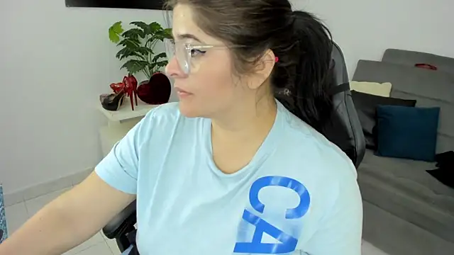 Snapshot of BellaFlaming chatting on February 15, 9:15 pm BellaFlaming online show from February 15, 9:15 pm