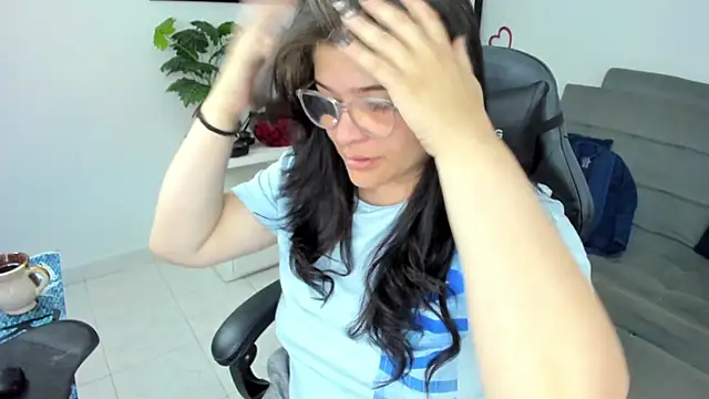 Snapshot of BellaFlaming chatting on March 4, 10:13 am BellaFlaming online show from March 4, 10:13 am