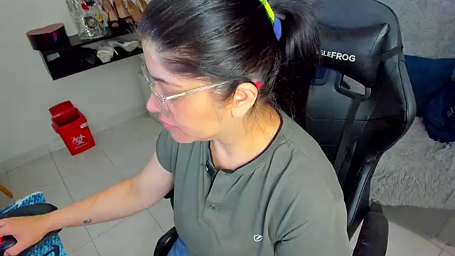 BellaFlaming online show from March 26, 10:54 am