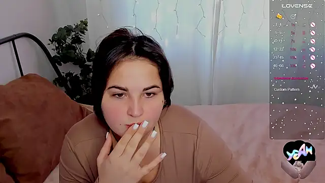 Snapshot of Talla_a chatting on November 25, 9:09 am Talla a online show from November 25, 9:09 am