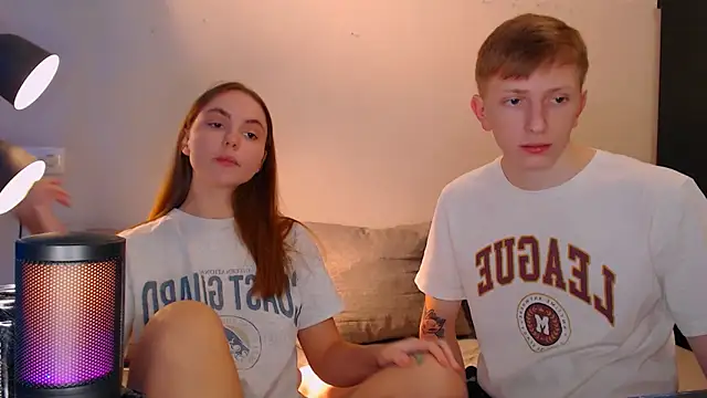 juliaanddima online show from December 1, 9:59 pm
