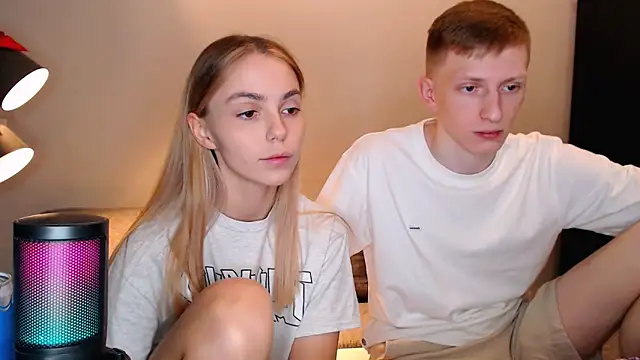 Snapshot of juliaanddima chatting on October 22, 9:47 pm juliaanddima online show from October 22, 9:47 pm