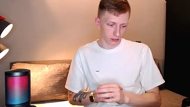 Snapshot of juliaanddima chatting on October 23, 9:02 pm juliaanddima online show from October 23, 9:02 pm