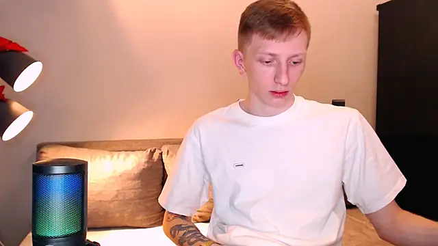 Snapshot of juliaanddima chatting on November 1, 7:43 am juliaanddima online show from November 1, 7:43 am