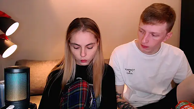 Snapshot of juliaanddima chatting on November 12, 10:09 pm juliaanddima online show from November 12, 10:09 pm