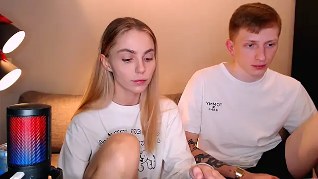 Snapshot of juliaanddima chatting on November 13, 10:52 pm juliaanddima online show from November 13, 10:52 pm