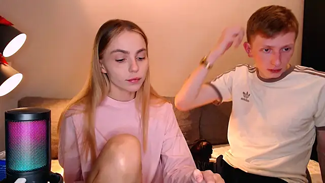 Snapshot of juliaanddima chatting on November 14, 10:07 pm juliaanddima online show from November 14, 10:07 pm