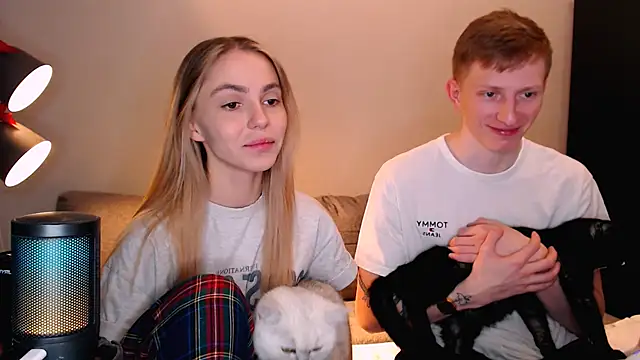 Snapshot of juliaanddima chatting on November 18, 10:14 pm juliaanddima online show from November 18, 10:14 pm