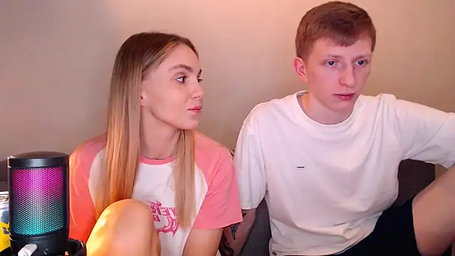 Snapshot of juliaanddima chatting on December 2, 10:16 pm juliaanddima online show from December 2, 10:16 pm