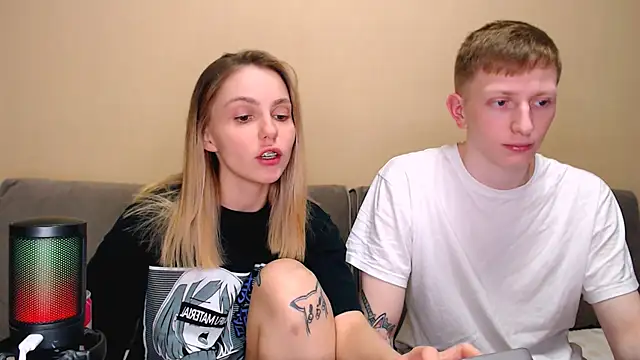 juliaanddima online show from March 12, 9:54 pm