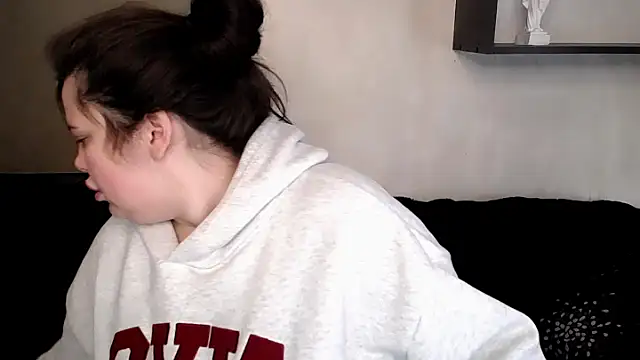 Emily Mo online show from October 28, 8:40 am