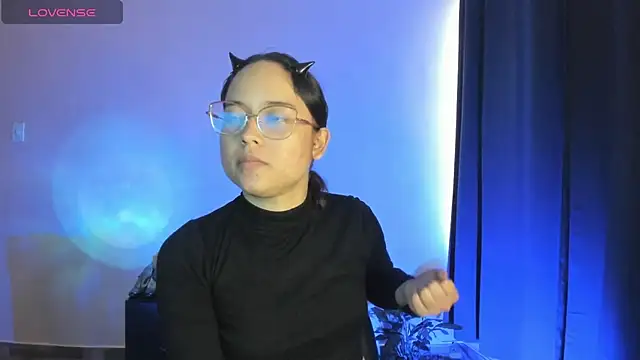 Snapshot of shantalc3rezo chatting on November 12, 8:19 pm shantalc3rezo online show from November 12, 8:19 pm