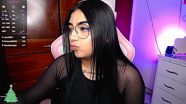 Snapshot of eva_six chatting on December 11, 12:23 am eva six online show from December 11, 12:23 am