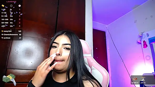 Snapshot of eva_six chatting on December 12, 10:52 pm eva six online show from December 12, 10:52 pm