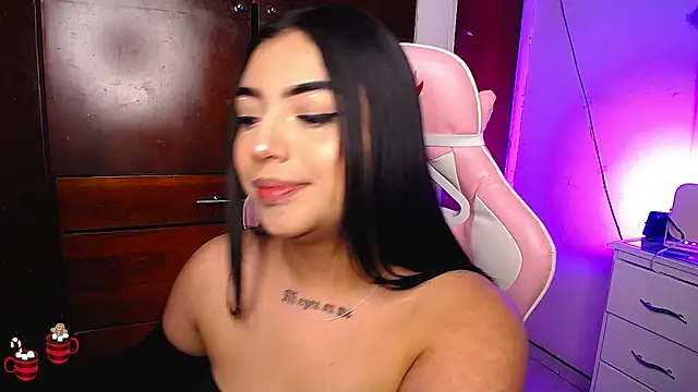 Snapshot of eva_six chatting on January 4, 11:38 pm eva six online show from January 4, 11:38 pm