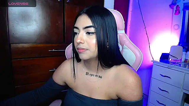 Snapshot of eva_six chatting on February 18, 10:36 pm eva six online show from February 18, 10:36 pm