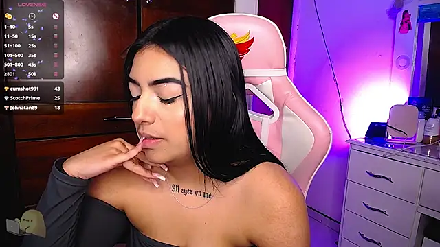 Snapshot of eva_six chatting on February 19, 4:44 am eva six online show from February 19, 4:44 am