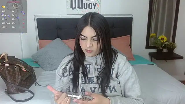 Snapshot of eva_six chatting on October 8, 7:22 pm eva six online show from October 8, 7:22 pm