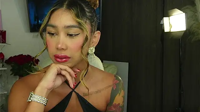 liah v online show from April 11, 3:44 am