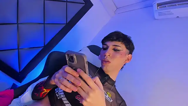 Snapshot of GeorginaCute_ chatting on November 21, 1:54 pm GeorginaCute online show from November 21, 1:54 pm