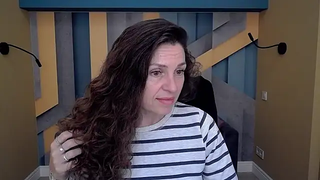 Snapshot of EllaLong chatting on October 30, 12:28 pm EllaLong online show from October 30, 12:28 pm