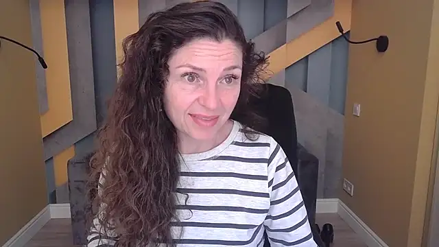 Snapshot of EllaLong chatting on November 2, 12:29 pm EllaLong online show from November 2, 12:29 pm