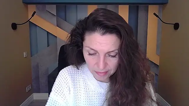 Snapshot of EllaLong chatting on November 12, 12:38 pm EllaLong online show from November 12, 12:38 pm