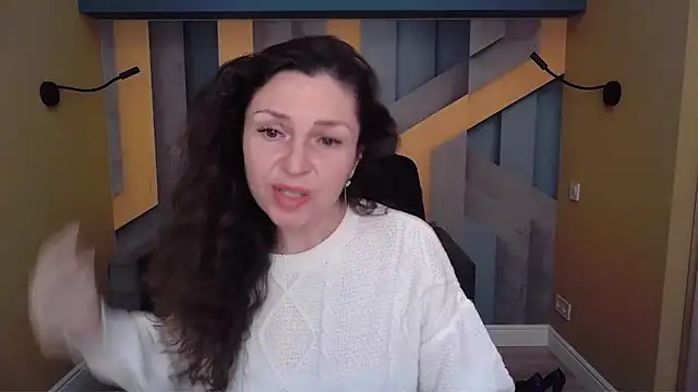 Snapshot of EllaLong chatting on November 23, 12:27 pm EllaLong online show from November 23, 12:27 pm