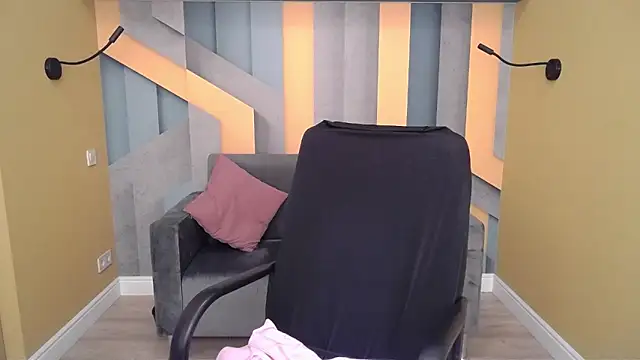 Snapshot of EllaLong chatting on November 28, 12:30 pm EllaLong online show from November 28, 12:30 pm